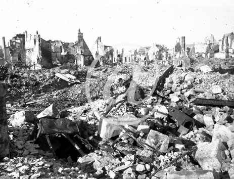 CAEN(14000) Anne 1944 Ruines dans la ville de Caen. (col. Ede.)