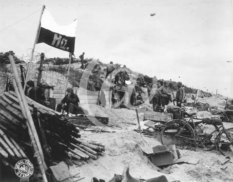 inconnu() Seconde guerre mondiale La plage de Utah Beach fourmille d