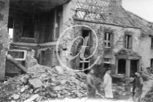 ECOUCHE(61150) 13 aot 1944 Ecouch pendant la seconde guerre mondiale (col. Mau.)