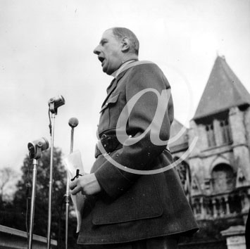 LE MANS(72000) Seconde guerre mondiale Le gnral de Gaulle, invit par la municipalit du Mans, prononce un discours  l