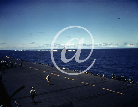 inconnu() Seconde guerre mondiale US Navy en couleurs - Srie 80-GK- : Au premier plan la piste vide d