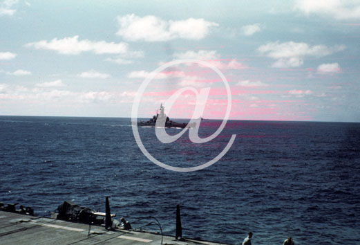 inconnu() Seconde guerre mondiale US Navy en couleurs - Srie 80-GK- : Des navires amricains croisent au large.