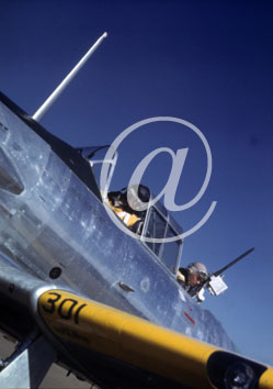 inconnu() Seconde guerre mondiale US Navy en couleurs - Srie 80-GK- : Deux aviateurs dans leur appareil, cockpitts ouverts.