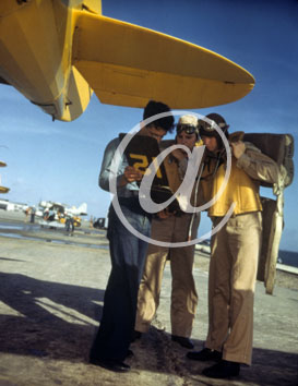 inconnu() Seconde guerre mondiale US Navy en couleurs - Srie 80-GK- : Des pilotes et un mcanicien sous la queue d