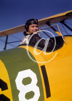 inconnu() Seconde guerre mondiale US Navy en couleurs - Srie 80-GK- : Un pilote  bord de son biplan jaune d