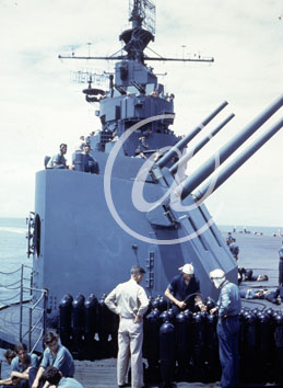 inconnu() Seconde guerre mondiale US Navy en couleurs - Srie 80-GK- : Matelots et munitions sur le pont d