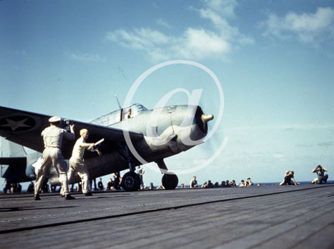 inconnu() Seconde guerre mondiale US Navy en couleurs - Srie 80-GK- : Appareil sur la piste d