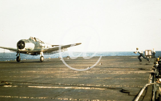 inconnu() Seconde guerre mondiale US Navy en couleurs - Srie 80-GK- : Un assistant-mcanicien se prcipite  la rencontre d