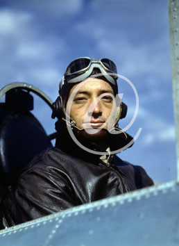 inconnu() Seconde guerre mondiale US Navy en couleurs - Série 80-GK- : Un pilote dans son cockpitt.